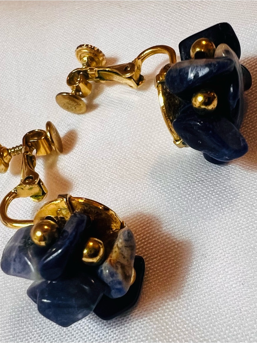 Signed Carol Dauplaise Vintage 80/90’s Runway Style Gold Tone Clip On Earrings